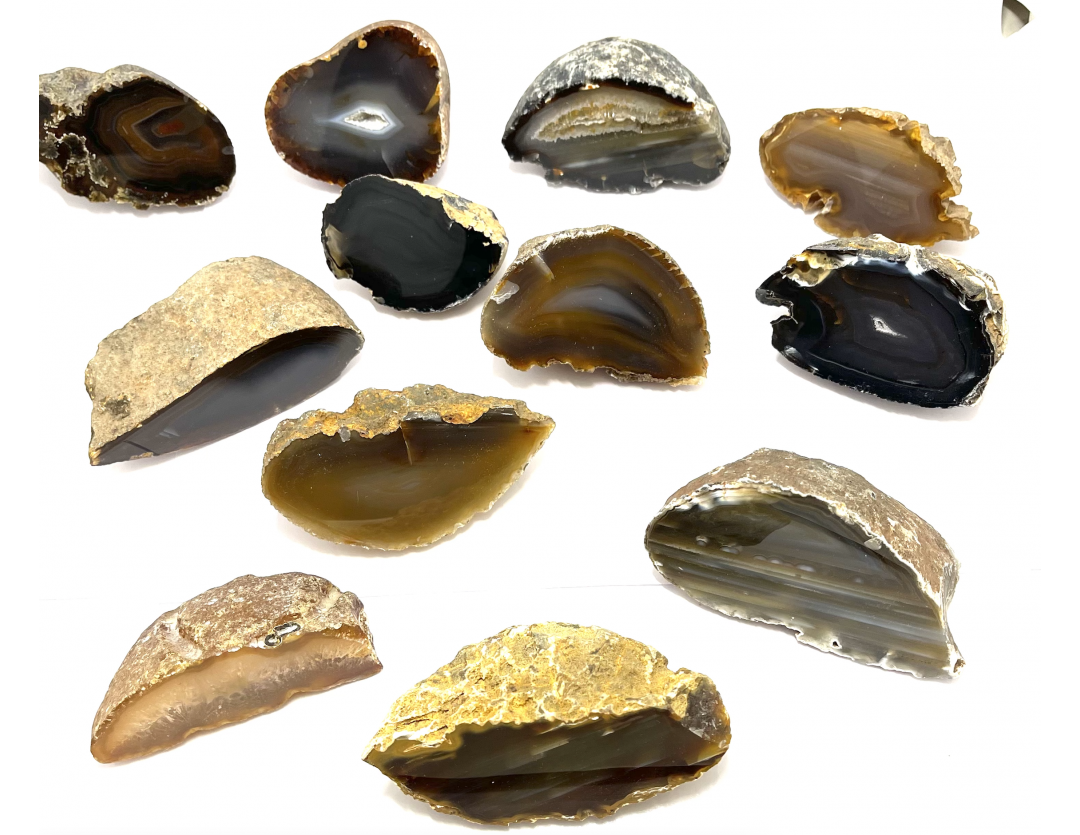 Collier En Agate Brute Française - 76,13 Carats, Provenance Châtelperron (Allier), Neuf Avec étiquette
