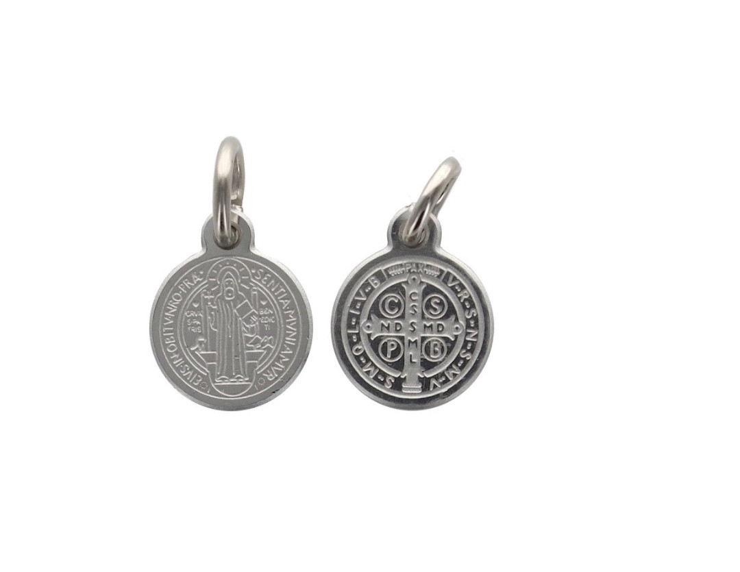 MÉDAILLE ST BENOIT 1 CM GRAVÉ LASER